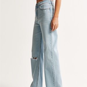 Abercrombie and Fitch 90s Relaxed Jeans High Rise size 31/size 12 light wash